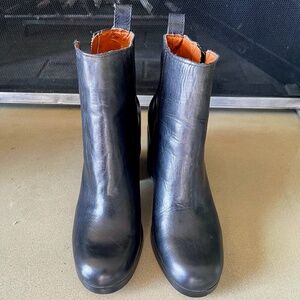 New Gap Womens Zip Heeled Leather Bootie size 8